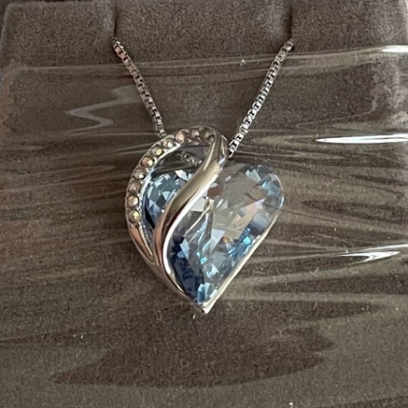 Leafael Women’s Silver Plated Infinity Love Heart Pendant Necklace - Picture 2 of 5